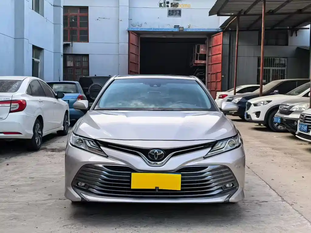 Toyota Camry 2019 — фото 2