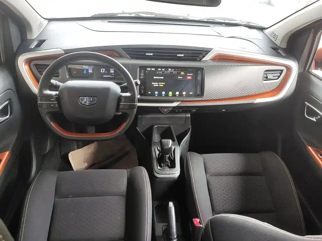 Geely Vision X1 2018 — фото 10