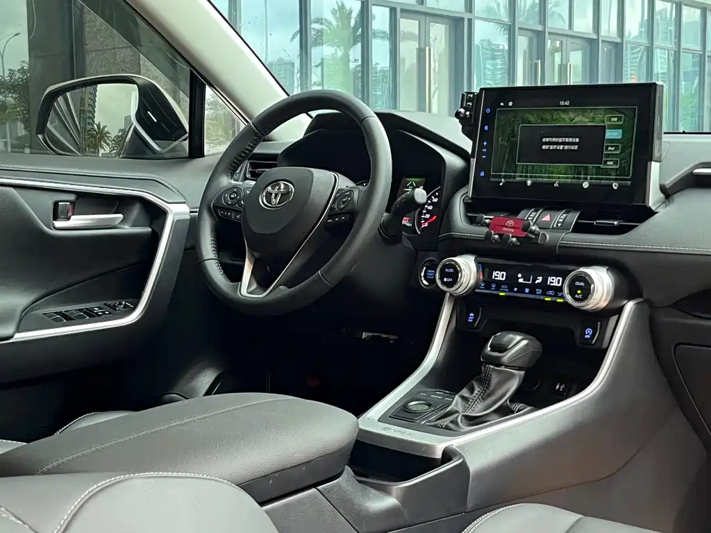 Toyota Wildlander 2023 — фото 12