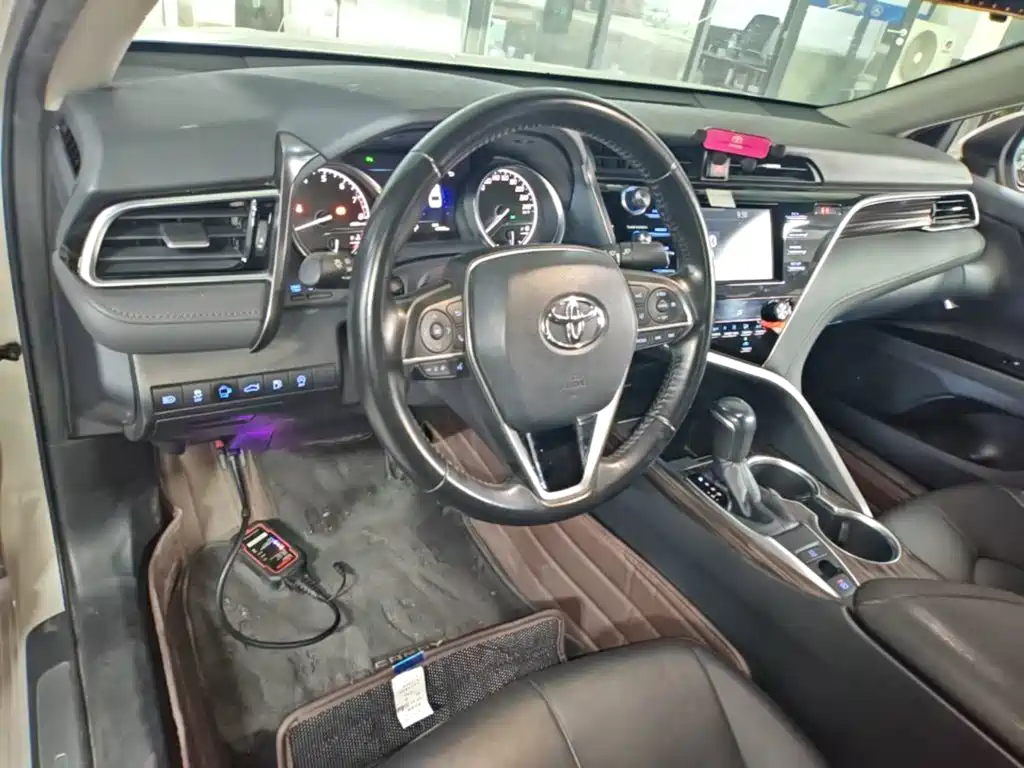 Toyota Camry 2018 — фото 10