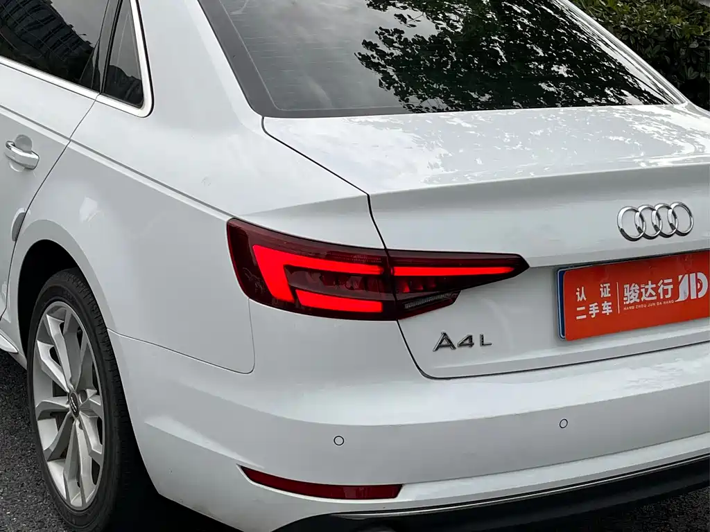 Audi A4L 2018 — фото 7