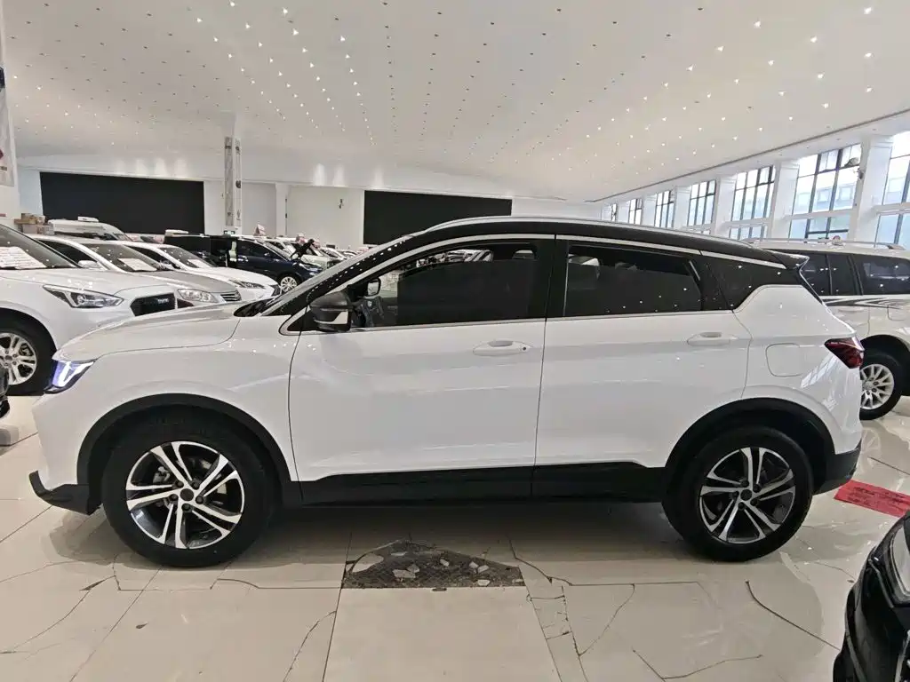 Geely Binyue 2021 — фото 11