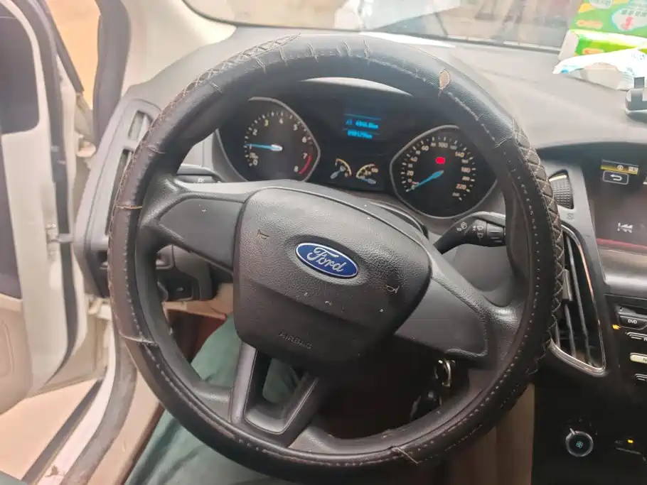 Ford Focus 2015 — фото 15