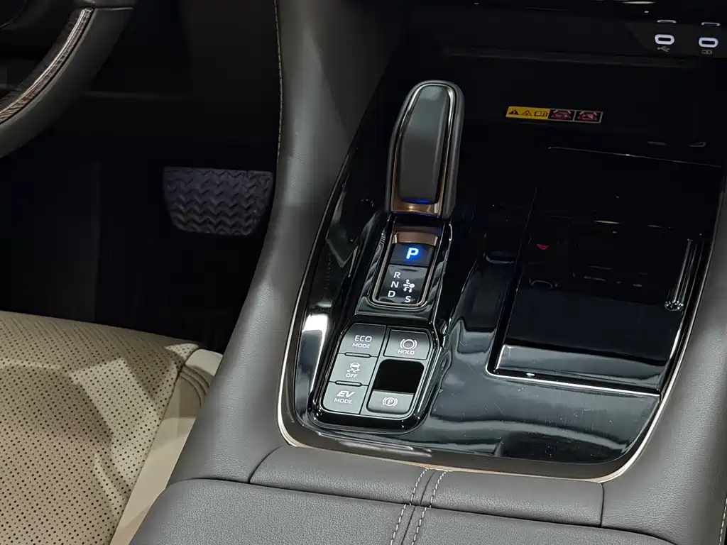Toyota Vellfire 2023 — фото 12