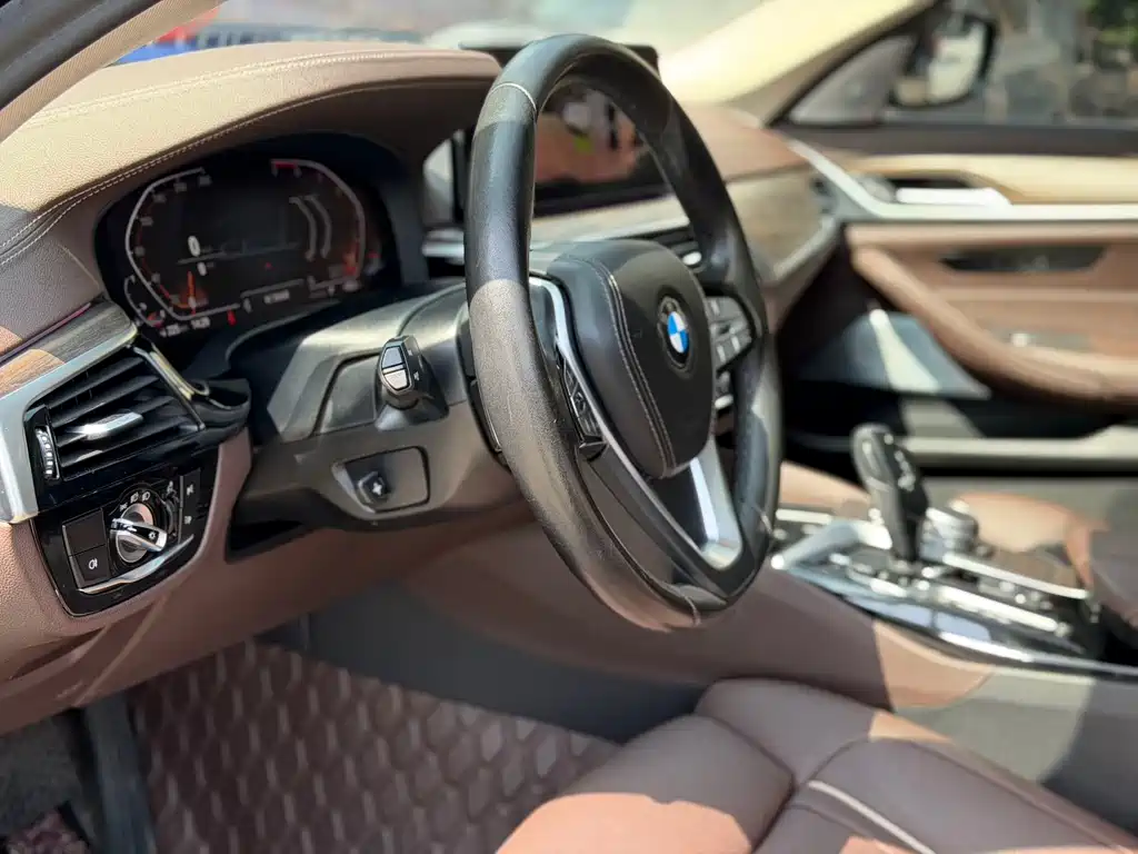 BMW 5 Series 2020 — фото 12