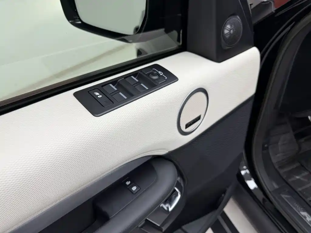 Land Rover Discovery 2022 — фото 22