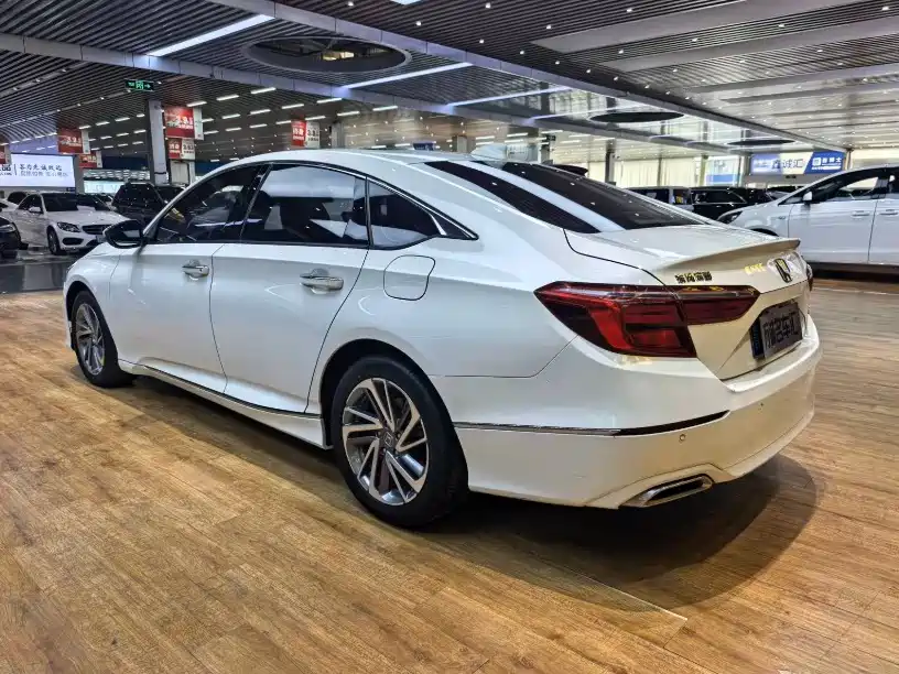 Honda Inspire 2019 — фото 20