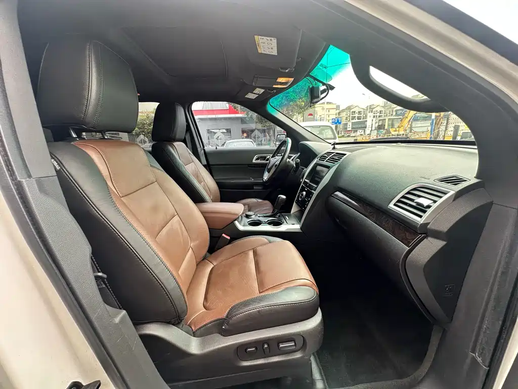 Ford Explorer 2015 — фото 17