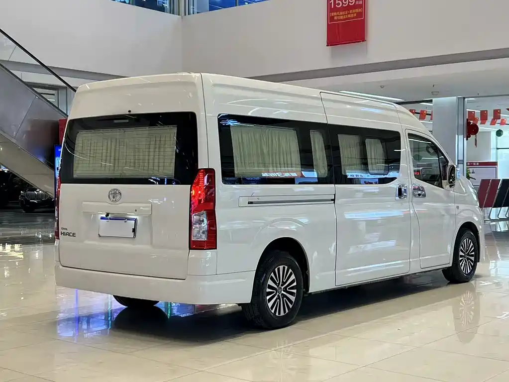 Toyota Hiace 2021 — фото 4