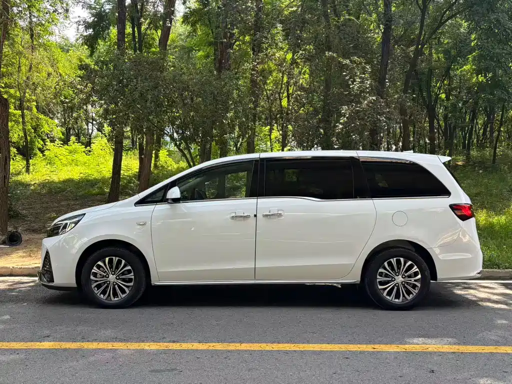 Buick GL8 2025