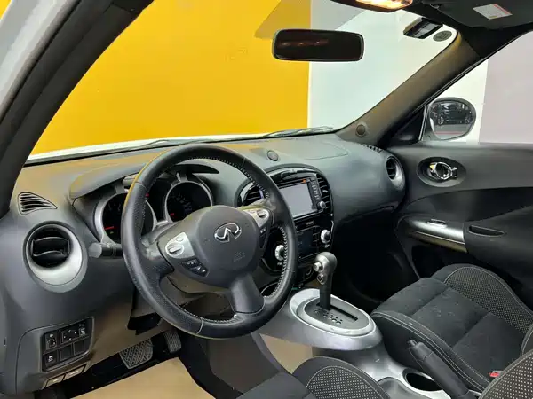 Infiniti ESQ 2016