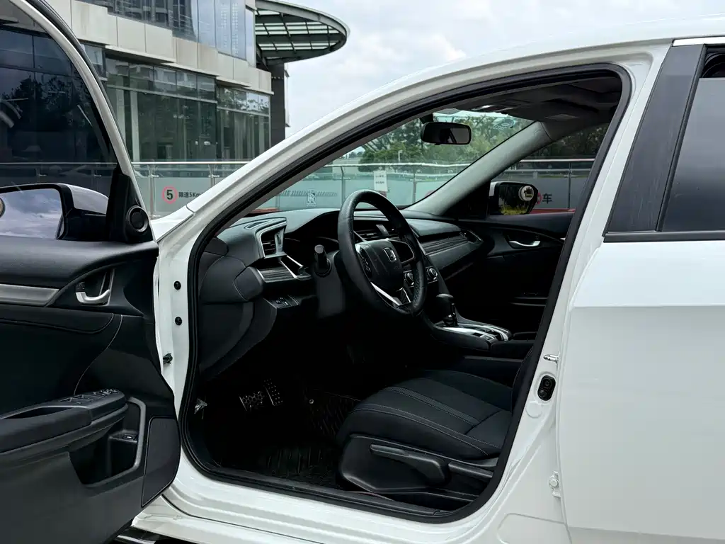 Honda Civic 2020 — фото 11