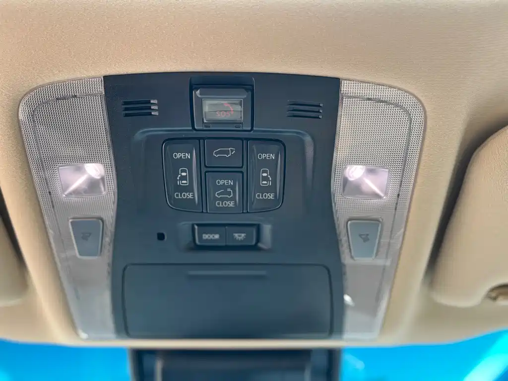 Toyota Alphard 2022 — фото 16