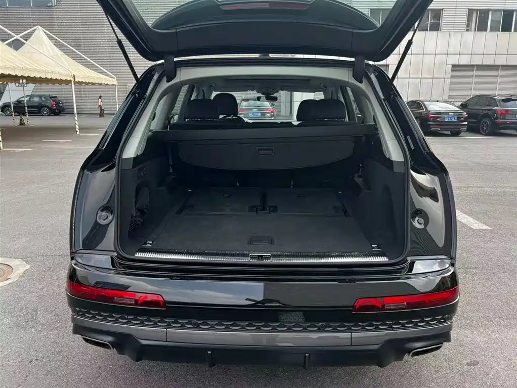 Audi Q7 2025 — фото 16