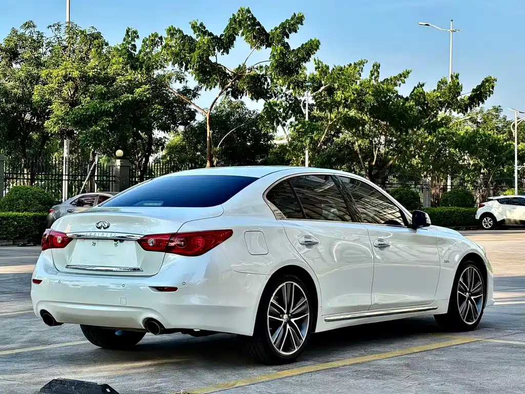 Infiniti Q50L 2015 — фото 9