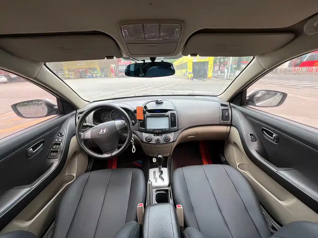 Hyundai Elantra 2012 — фото 5