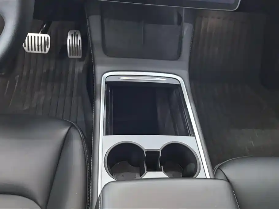 Tesla Model Y 2023 — фото 16