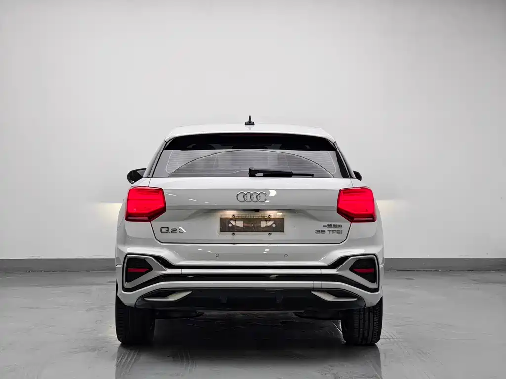Audi Q2L 2023 — фото 6