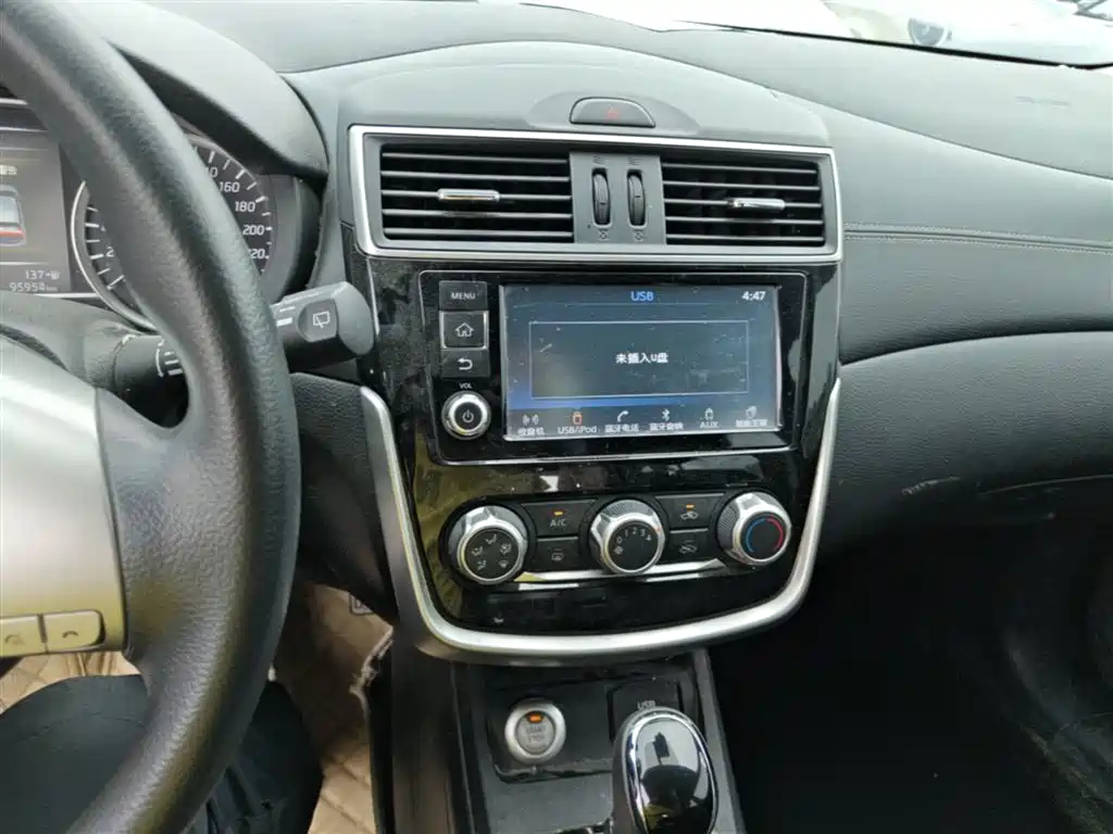 Nissan Tiida 2018 — фото 13