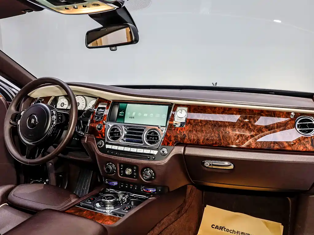 Rolls-Royce Ghost 2016 — фото 10