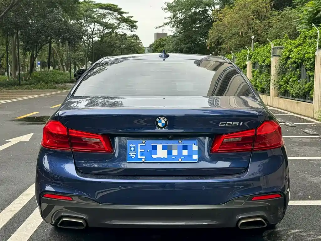 BMW 5 Series 2018 — фото 9