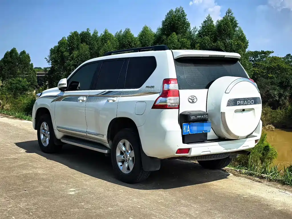 Toyota Prado 2017 — фото 2