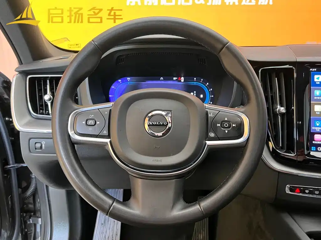 Volvo XC60 2022 — фото 4
