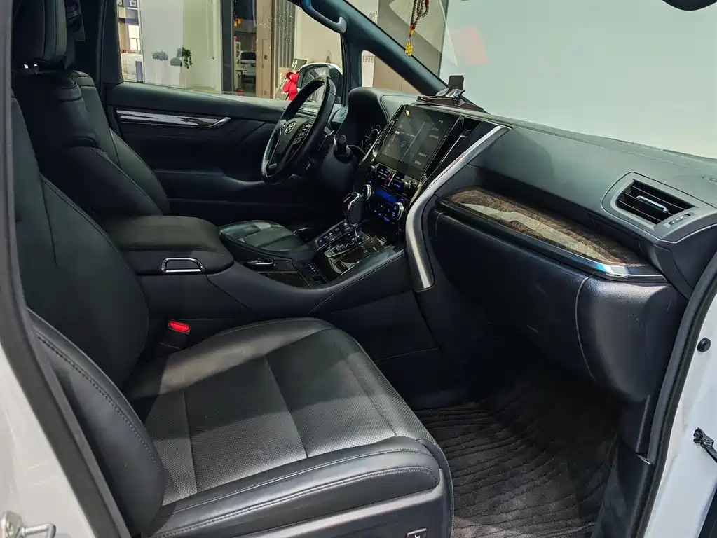 Toyota Vellfire 2022 — фото 14