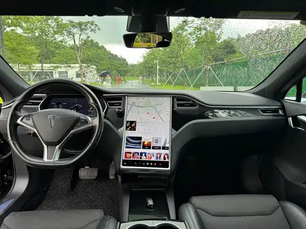Tesla Model S 2018