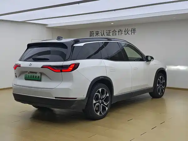 NIO ES8 2021