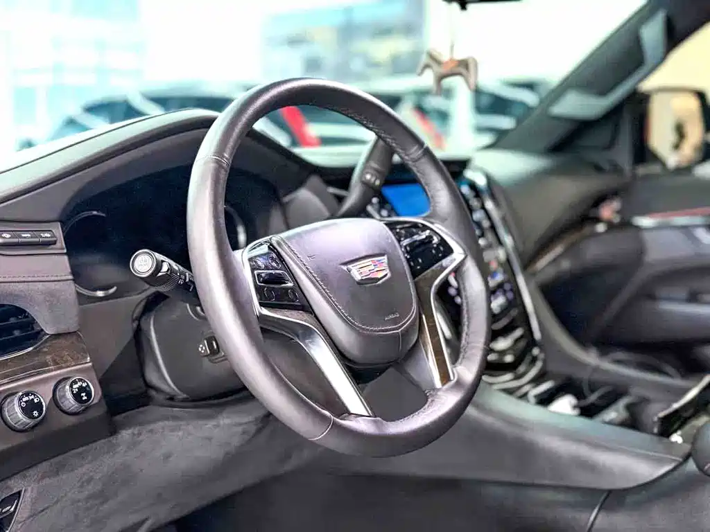 Cadillac Escalade 2018 — фото 13