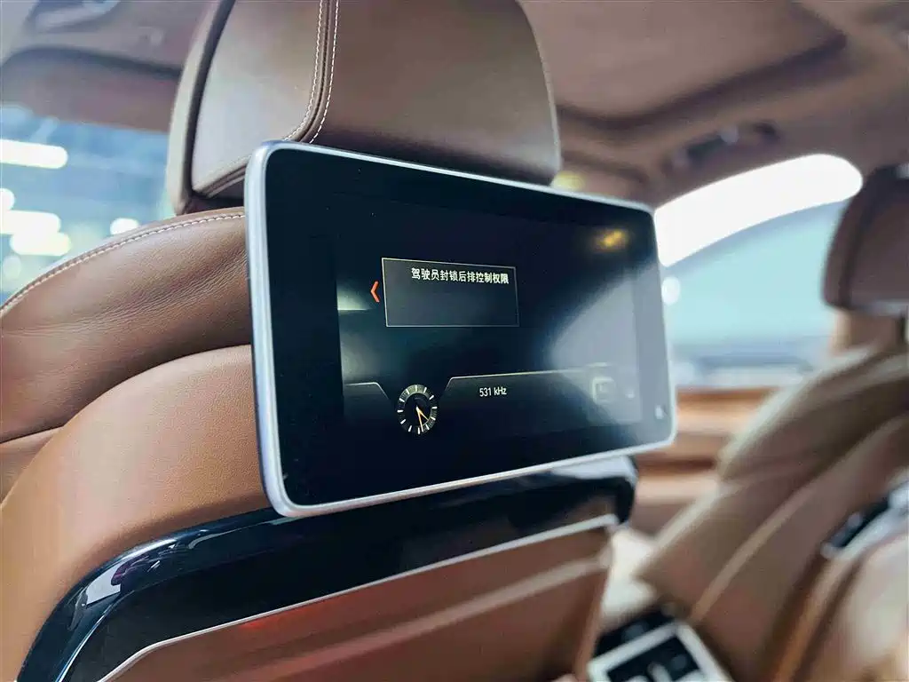 BMW 7 Series 2018 — фото 13