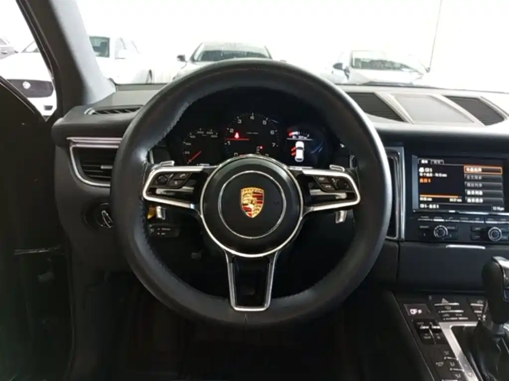 Porsche Macan 2015 — фото 11