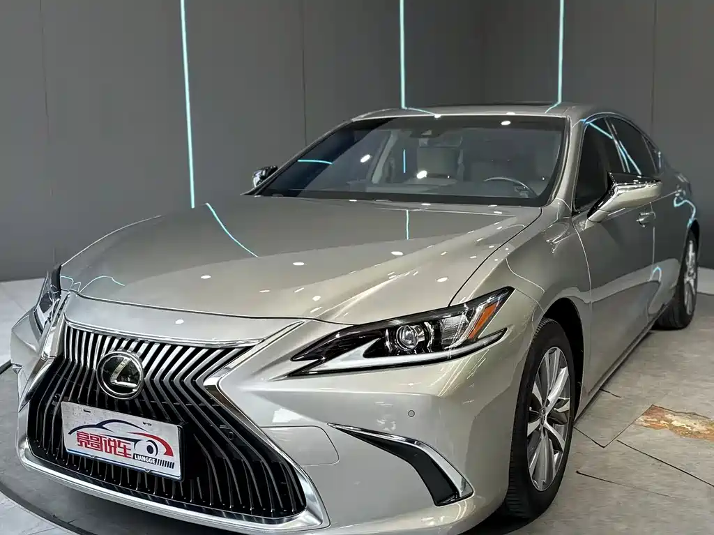 Lexus ES 2019