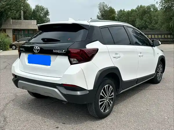 Toyota Yaris L 2022