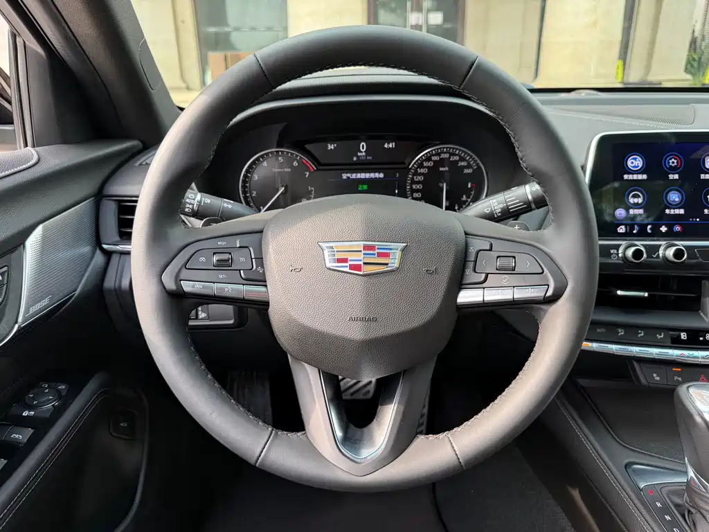 Cadillac CT4 2023 — фото 13