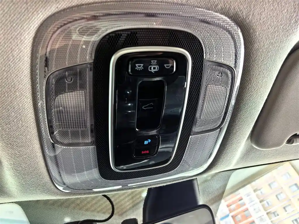 Hyundai Elantra 2023 — фото 12