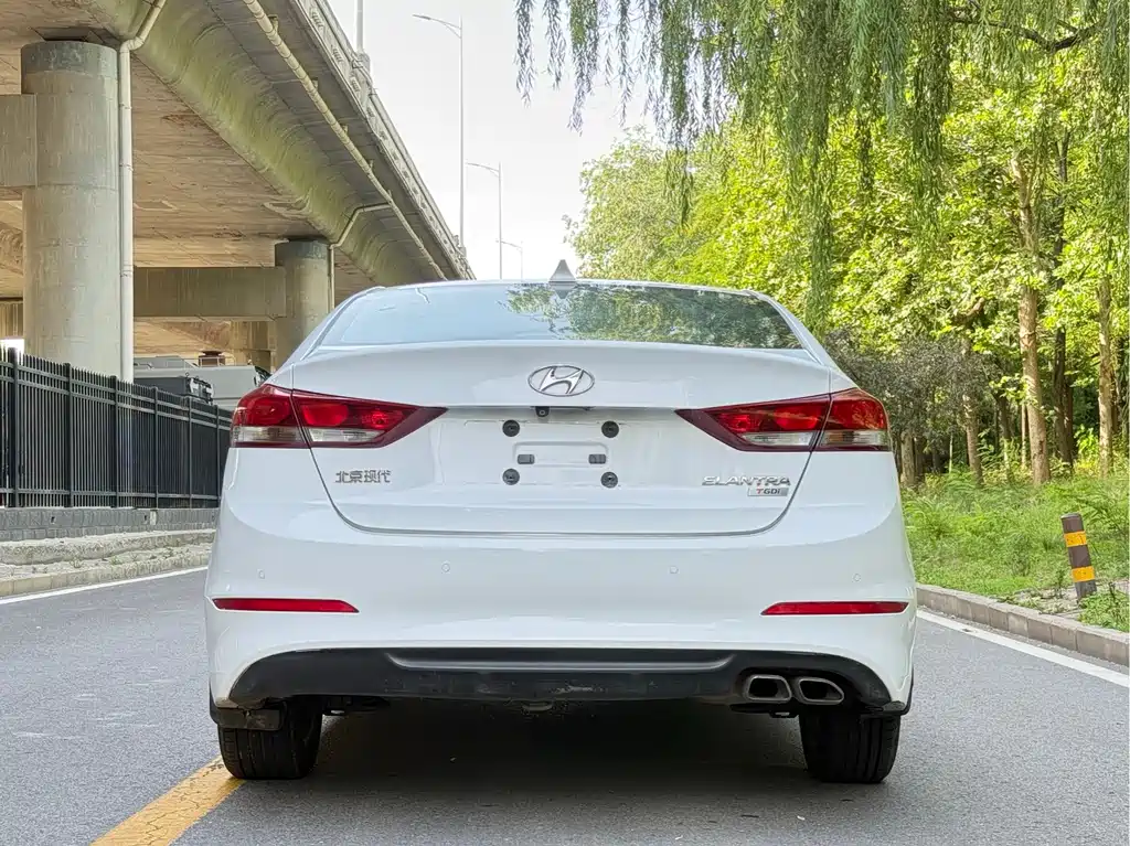 Hyundai Elantra 2016 — фото 5