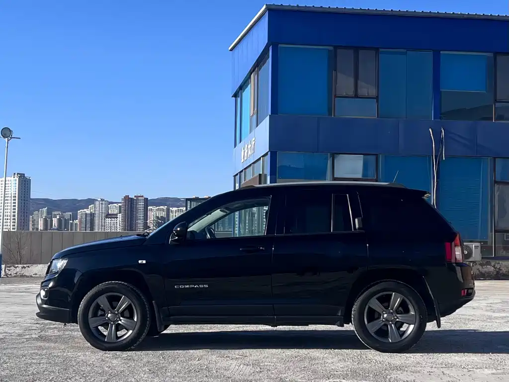Jeep Compass 2016 — фото 12