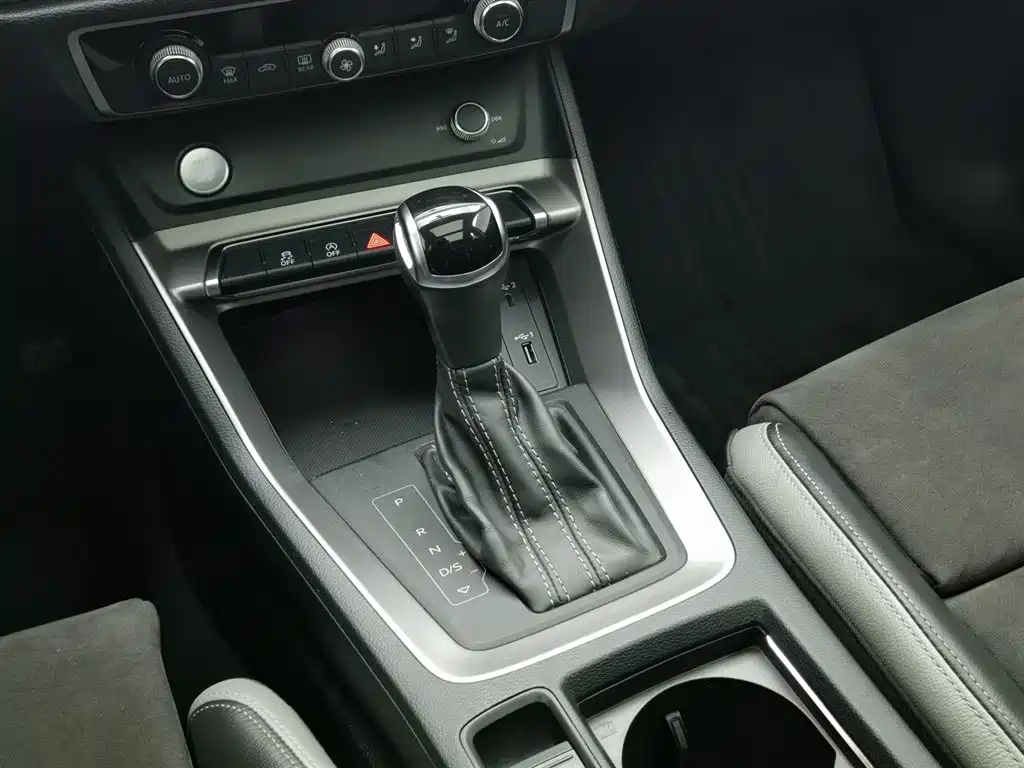 Audi Q3 2019 — фото 13