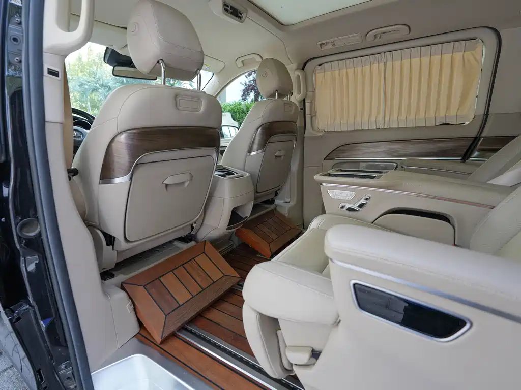 Mercedes-Benz V-Class 2021 — фото 16