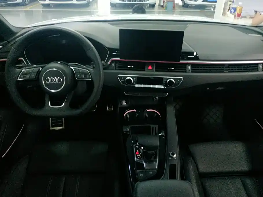 Audi A4L 2024 — фото 12