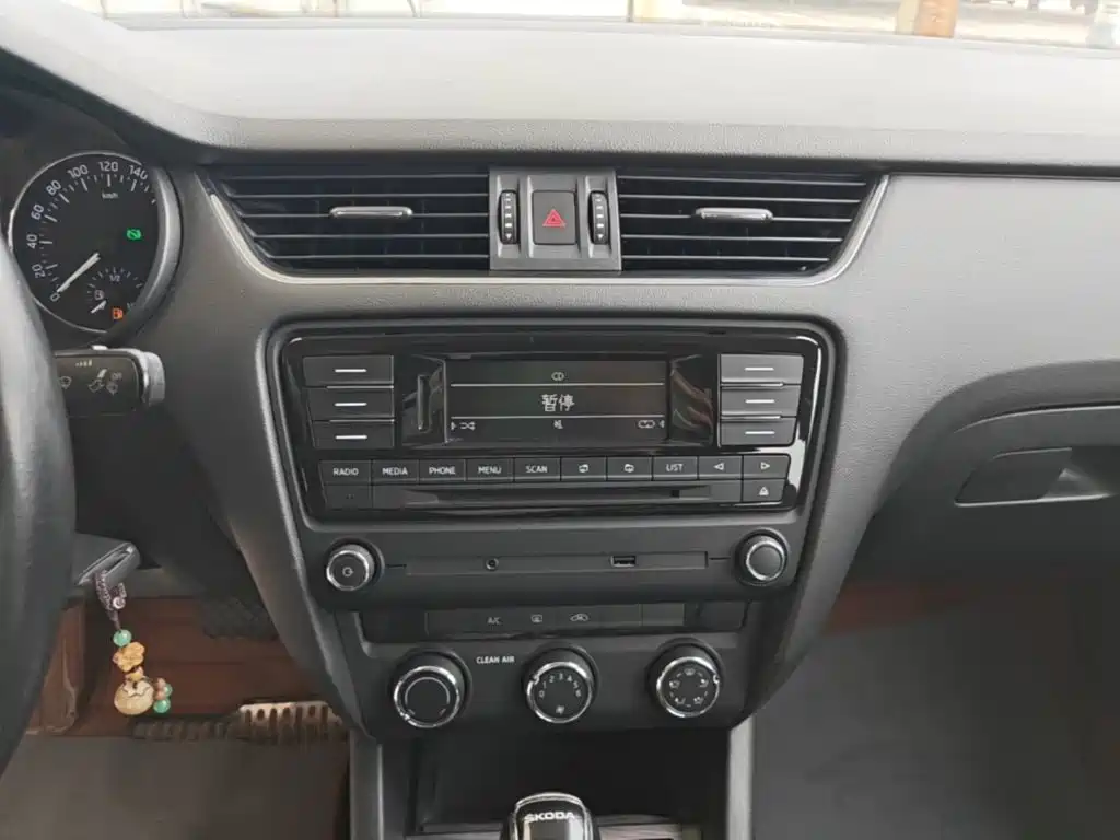 Skoda Octavia 2015 — фото 13