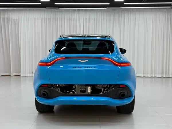 Aston Martin DBX 2022