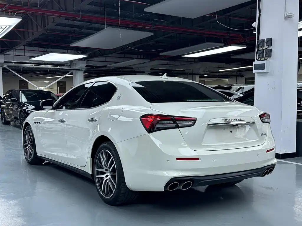 Maserati Ghibli 2021 — фото 21