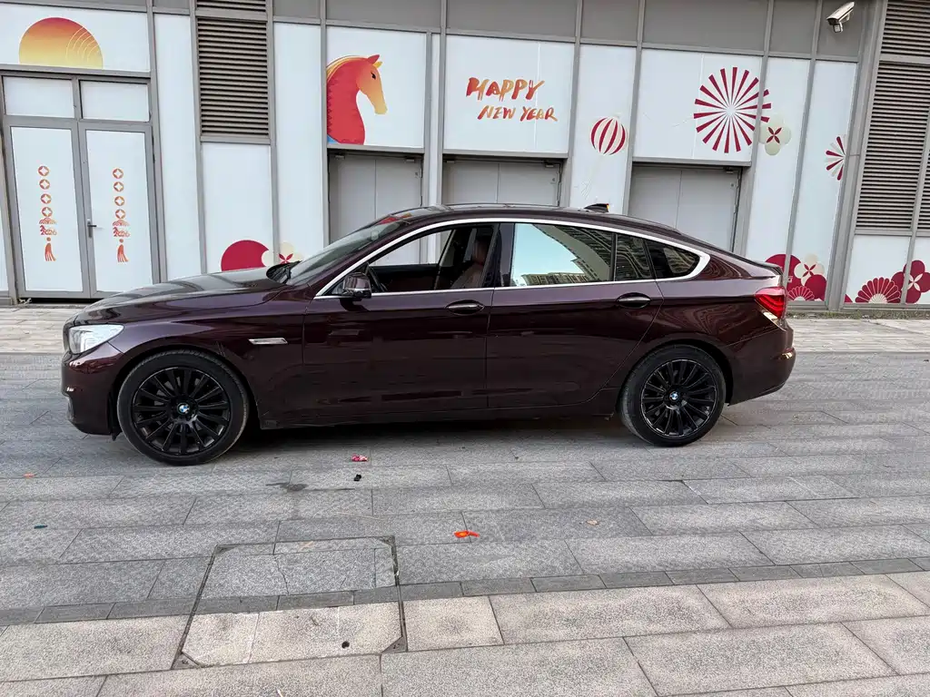 BMW 5 Series GT 2015 — фото 17