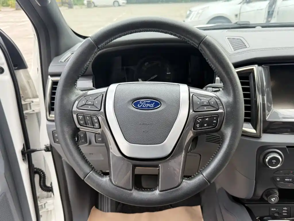 Ford Everest 2016 — фото 15