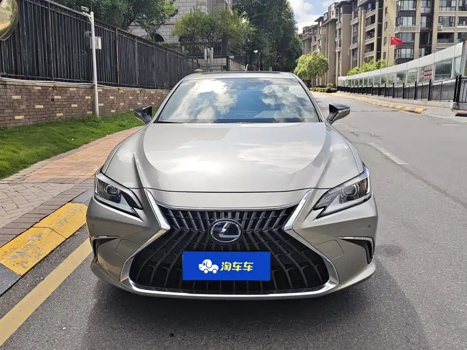 Lexus ES 2021