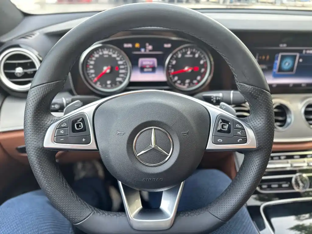 Mercedes-Benz E-Class 2018 — фото 18