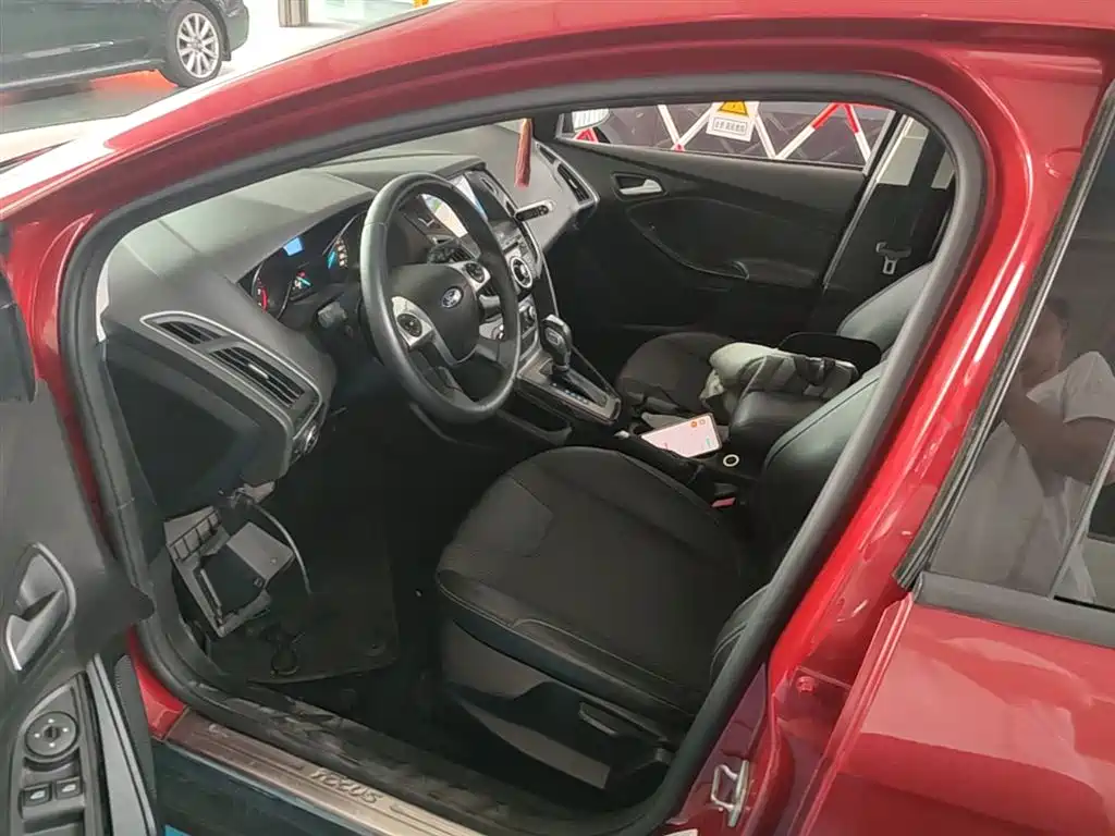 Ford Focus 2015 — фото 14